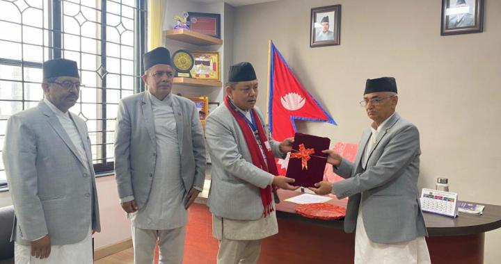 प्रतिवेदन पेश