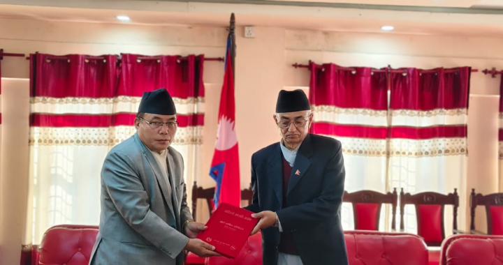 प्रतिवेदन पेश